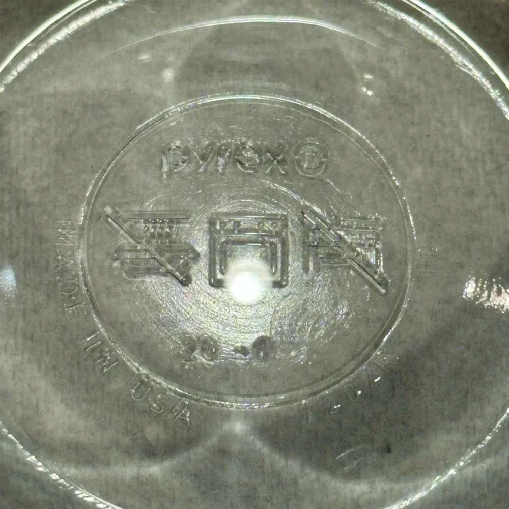 Snapware plastic glass container